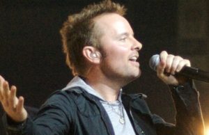 Chris Tomlin and Lecrae Perform “Awake My Soul” Based on Ezekiel 37 Prophecy Chris Tomlin