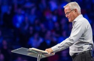 Megachurch Pastor Bill Hybels Resigns Pastor Bill Hybels