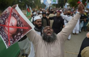 Italy Offers to Help Asia Bibi asia bibi protest